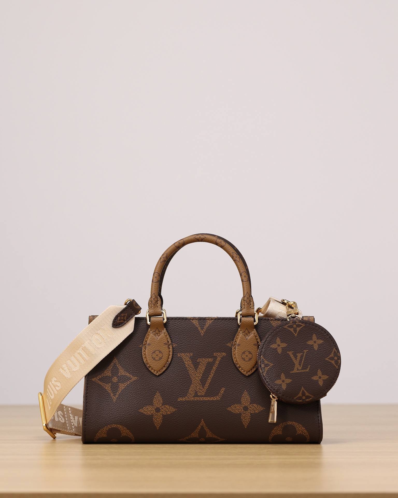 Louis Vuitton OnTheGo East West